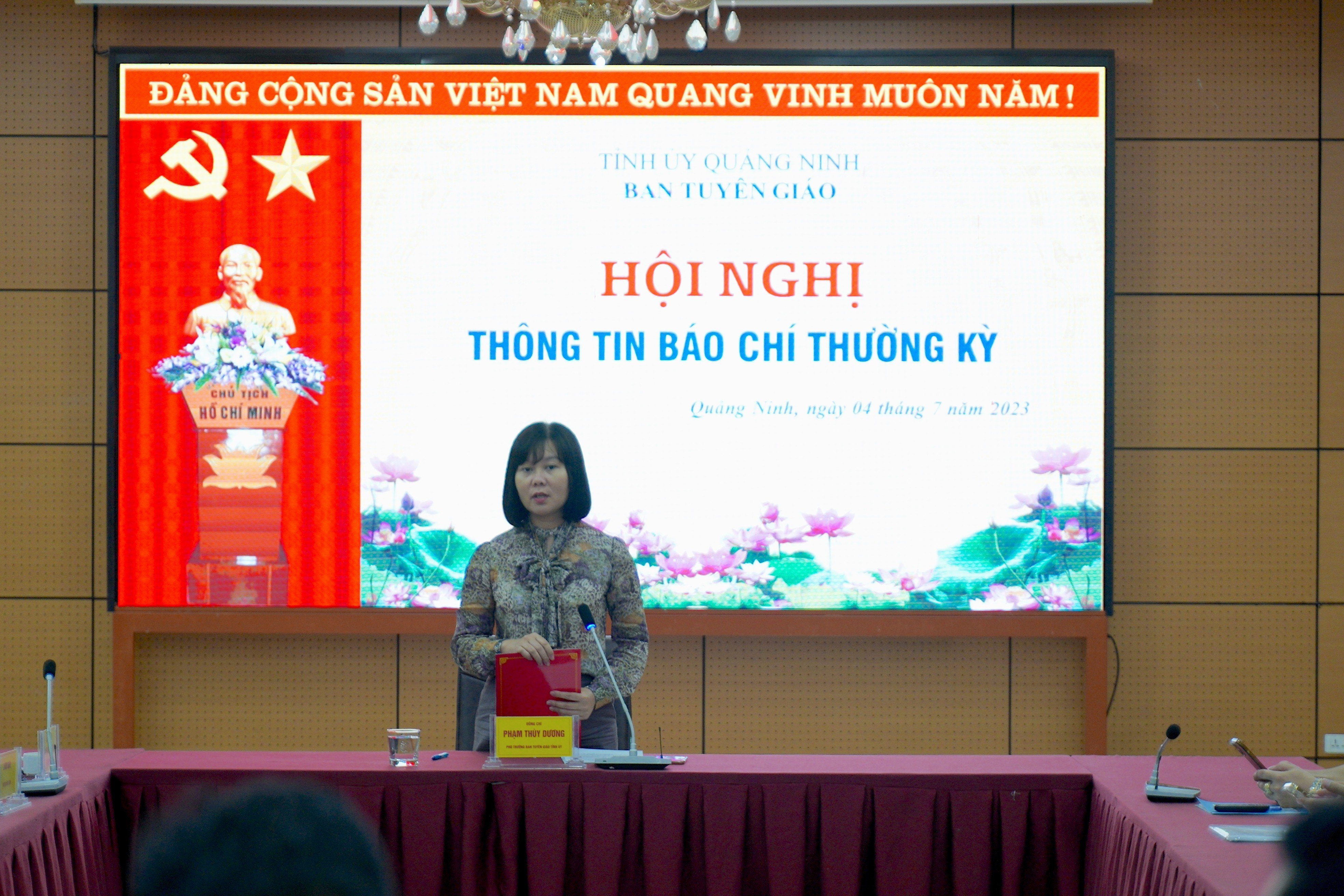 Quảng Ninh thông báo về kỳ họp HĐND khóa XIV và kết quả huyện Vân Đồn đạt chuẩn nông thôn mới